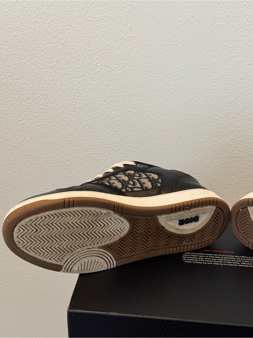 Dior Black and Cream Men's Low-Top Sneakers - Picture 12 of 16